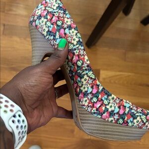 Jessica Simpson Multicolor Floral Heels